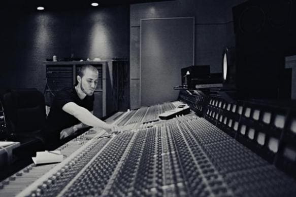 Video: Mike Posner feat. Niykee Heaton, Sammy Adams & T. Mills-We Own It (Remix)