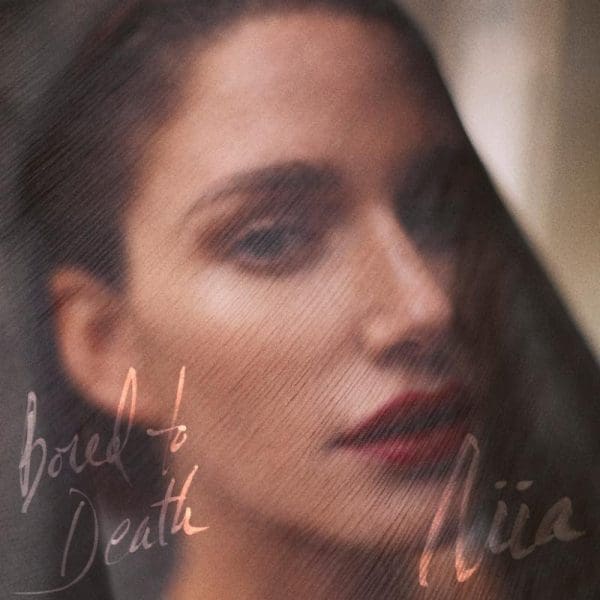 Niia Releases Video for “Bored To Death”