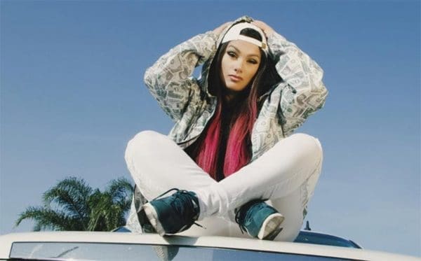 Video: Snow Tha Product – “Problems”