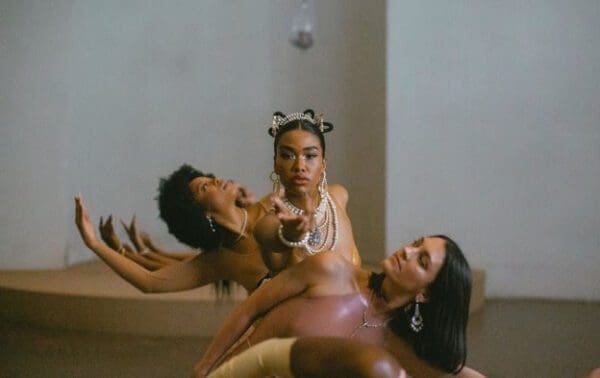 Video: Amber Mark – “Competition”