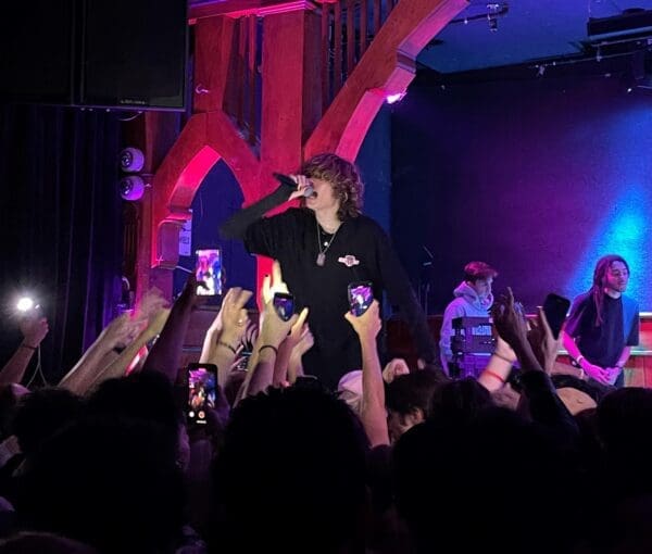 glaive x ericdoa Tore Up Schubas Tavern