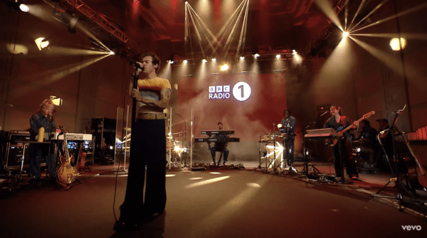 Video: Harry Styles Covers Wet Leg’s “Wet Dream” Live