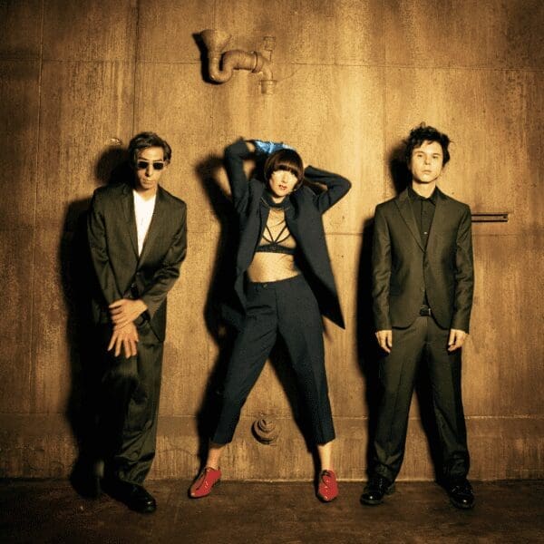 Yeah Yeah Yeahs – “Burning”